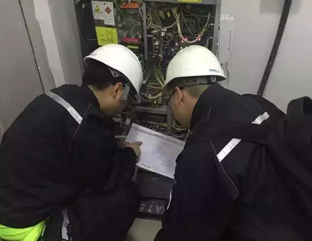 湖南電梯維修現(xiàn)場(chǎng)